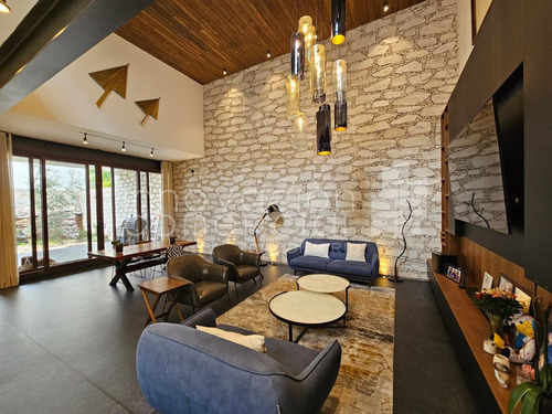 Casa En Venta En Misión San Jerónimo Con Acabados De Lujo