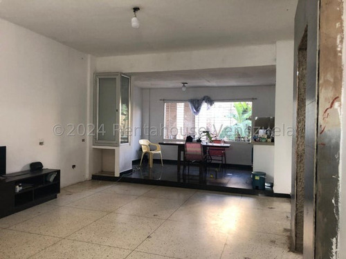 Casa En Venta En Zona Norte De Uso Comercial Akmg, Santa Cecilia Valencia Carabobo