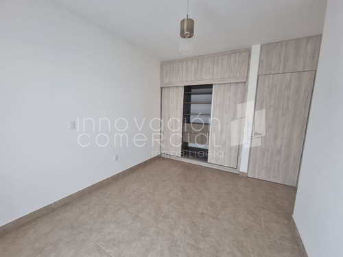 Casa En Venta De 4 Recámaras, En El Refugio, Torre De Piedra