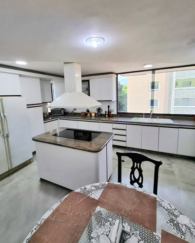 Venta Apartamento Urb. La Soledad, 197mts Exclusivo Maracay Aragua