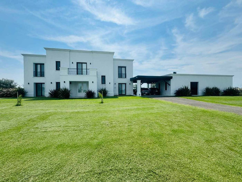 Casa En Venta En Chacras De Pergamino Con Pileta