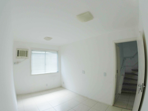 Casa De Condomínio À Venda Na Rua Santa América, Vargem Grande, Rio De Janeiro - Rj - Liv-9692