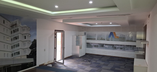 Jc - Edificio Comercial En Venta / Ideal Clínica / Oficinas / 6 Niveles. Ubicación Estratégica. El Rosal