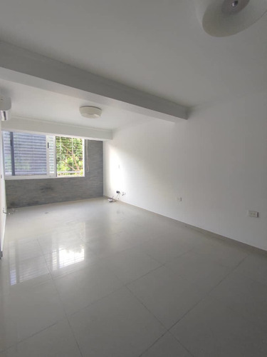 Imagen 5 de 16 de Leal Pérez Vende Apartamento Chimeneas, Vista Al Parque