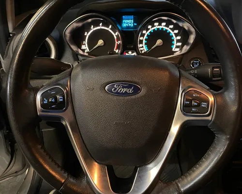 Ford Fiesta 1.6 TITANIUM SEDAN AUTOMATICO