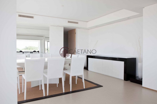 Imagen 4 de 24 de Penthouse En Venta Seis Dormitorios Y Servicio Frente Al Mar - Punta Del Este Brava