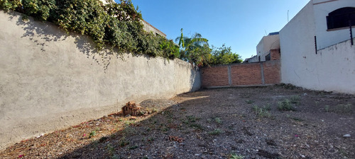 Terreno En Venta En Colonia Las Plazas, Irapuato, Gto.