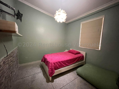 Hermosa Casa Quinta En Venta En El Piñal El Limon Conjunto Cerrado Con Piscina Area Parrilla Clima De Montaña Amplios Espacios Dos Cocinas Modernas Estef 24-14961