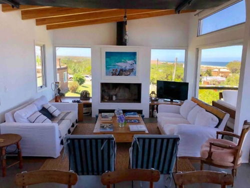 Casa En Venta De 3 Dormitorios En Punta Piedras