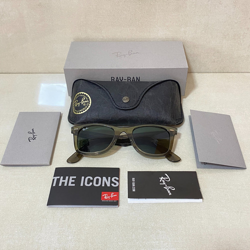 Ray-ban Wayfarer Rb2140 1387/31 50 con marco gris a rayas, lente verde fotocromática G-15