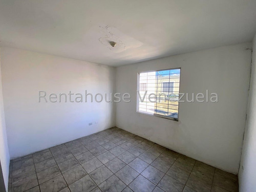 Bello Townhouse Para Seguir Remodelando A Tu Gusto