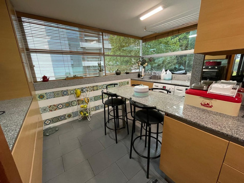 Tejada 4d+4b+4est+1bod+piso Bajo+piscinas+areas Verdes