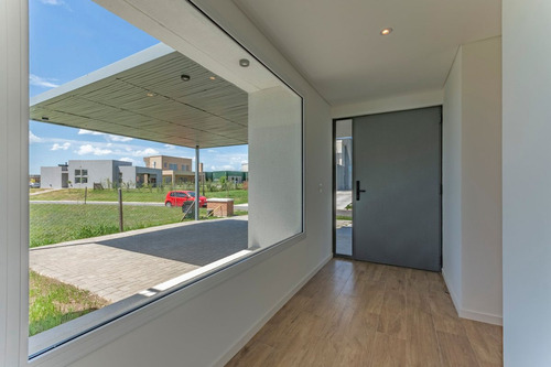 Casa 4 Amb En Alquiler Santa Lucía Con Jardín