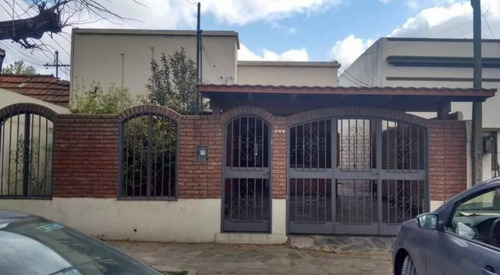 Casa En Venta - 3 Dormitorios 1 Baño - 180mts2 - La Plata