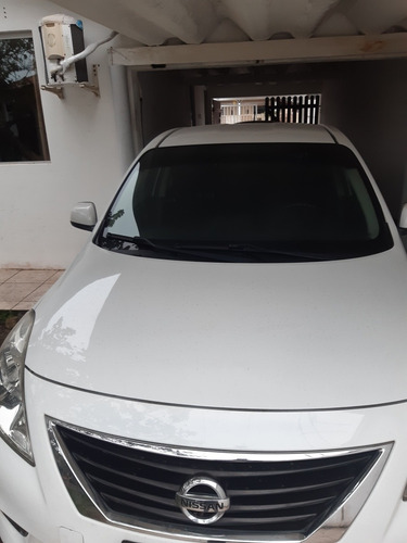 Imagem 2 de 3 de Nissan Versa 2014 1.6 16v Sl Flex 4p