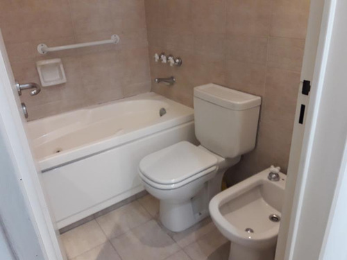 2 Amb. Al Frente. Cochera. Dorm. Suite, Balcón Aterrazado. Amenities
