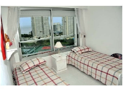 Apartamento En Alquiler Por Temporada De 3 Dormitorios En Playa Mansa