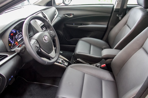 Toyota Yaris Sedan 1.5 Xls Connect Cvt (flex)