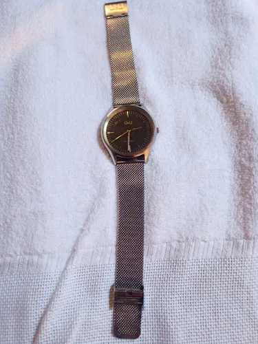Reloj Qyq Impecable Pilas Nuevas Gris Amarillo Negro (Usado)