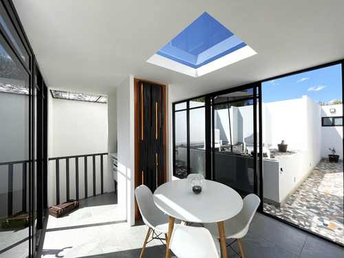 San Ángel Casa En Venta Amplia Totalmente Renovada 5 Recámaras 3.5 Baños 3 Estacionamientos Patios Terrazas Roof Garden