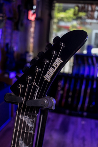 Guitarra Explorer Aguilera Mx-250 Man To Wolf