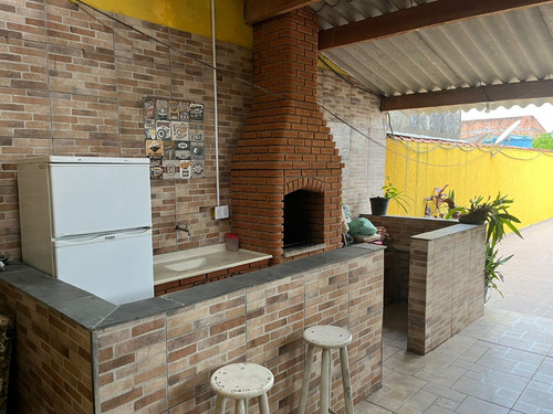 Casa Com 3 Dormitórios E Próxima De Comércios Em Itanhaém Litoral Sul De Sp