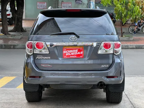 Toyota Fortuner SR5 2.7L GASOLINA 4X2 AT
