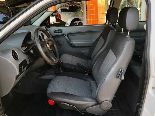 Imagem 9 de 10 de Volkswagen Gol G4 1.0 8v Trend 2p 2014