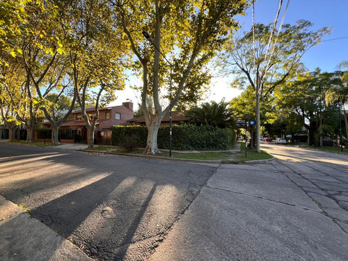 Hermoso Chalet En Una Planta En Parque Cisneros