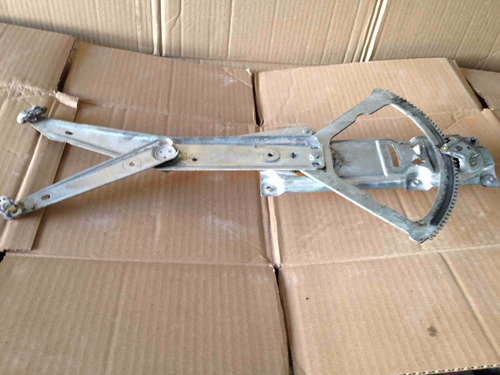 Imagen 2 de 6 de Elevador Vidrio Puerta Manual Del Der Chevy 4 Puertas Orig