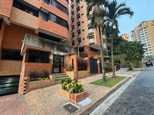 Yasmin Roa Vende Apartamento 136,78m2 Edif. Orobia Urb. La Trigaleña Cod 286109