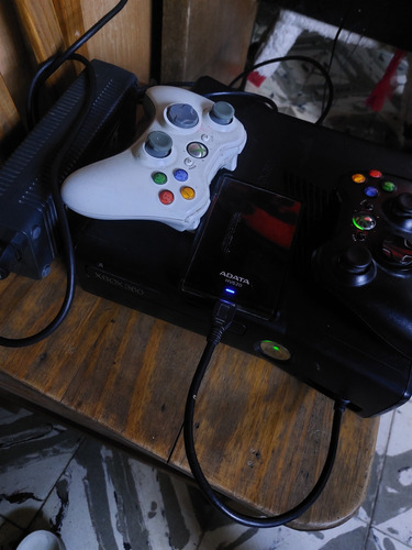 Xbox 360 Rgh Con Disco De 1tb Y 2 Joystick