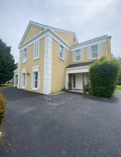Casa En Venta En Club De Campo Abril