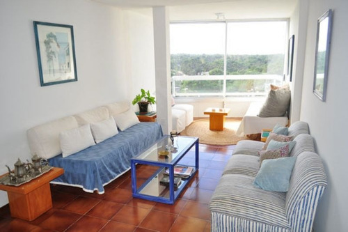 Venta De Apartamento De 2 Dormitorios En Roosevelt