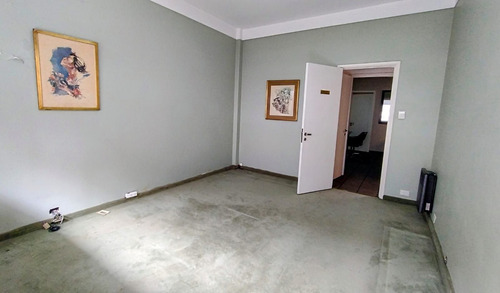 Imagen 10 de 18 de Excelente Oficina Amoblada De 90 M2, Con Amplio Balcón A La Calle. Luminosa
