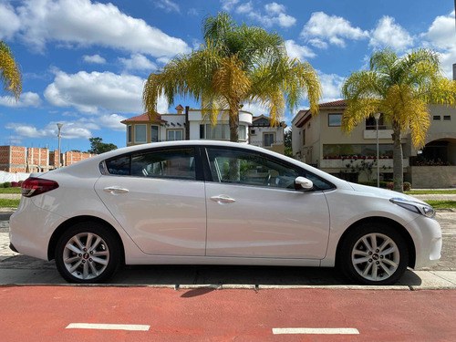 Imagen 7 de 14 de Kia Forte 2.0 Ex Mt 2018