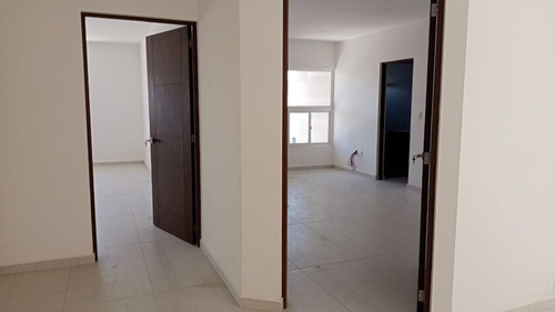 Preciosa Residencia En Misión San Jerónimo, 5 Habitaciones, Sótano, 6.5 Baños..