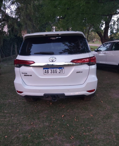 Imagen 5 de 19 de Toyota Hilux Sw4 2017 2.8 Srx 177cv 4x4 7as At