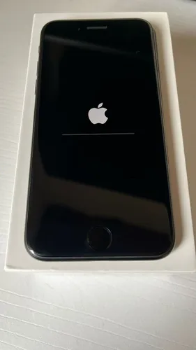 Apple iPhone SE (2da Generación) 64 Gb - Negro (Usado)