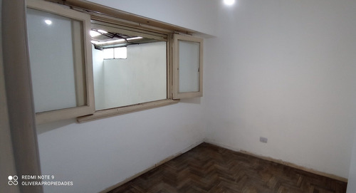 Imagen 4 de 8 de Departamento 4 Amb Primer Piso A La Calle