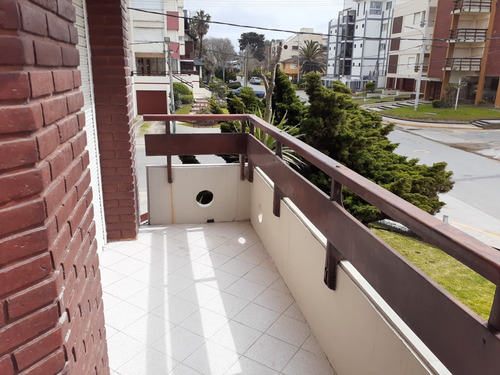 Imagen 9 de 21 de Depto Ubicado En Pleno Centro Con Salida Directa Al Mar Ascensor Cochera Encargado Vista Al Mar