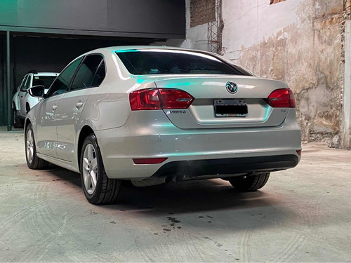 Imagen 5 de 11 de Volkswagen Vento 2011 2.5 Luxury 170cv