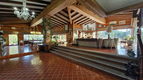 Inigualable Residencia En Venta En Jardines De Ahuatepec, Cuernavaca