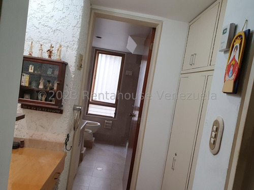 Hermoso, Amplio Y Acogedor Apartamento En Calle Nueva Con Transversal 10 En Los Palos Grandes, 23-32174