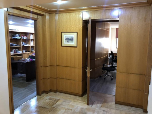 Imagen 5 de 12 de Oficina En Prestigiosa Ubicación De Santiago Centro