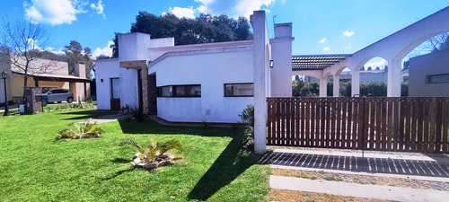 Excelente Casa De 3 Dormitorios En Manzanares Chico