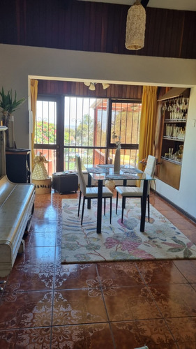 Se Vende Casa Con 2 Cabañas Ubicada En Sector Miraflores