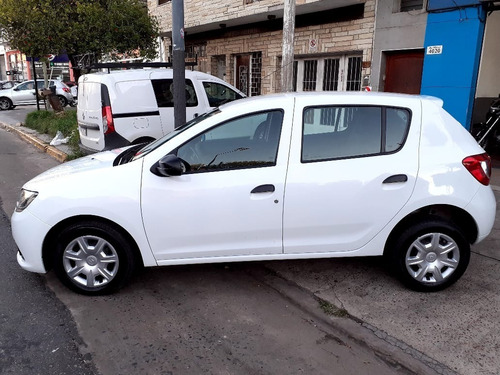 Renault Sandero Authentic 1.6 8v 5 Puertas