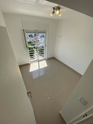 Imagen 16 de 30 de Departamento 4 Ambientes 85 M2 A Nuevo + Cochera En Vdp!