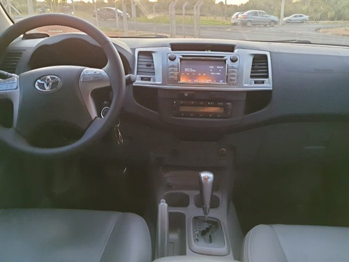 Imagem 11 de 12 de Hilux 2.7 Srv 4x2 Cd 16v Flex 4p Automático
